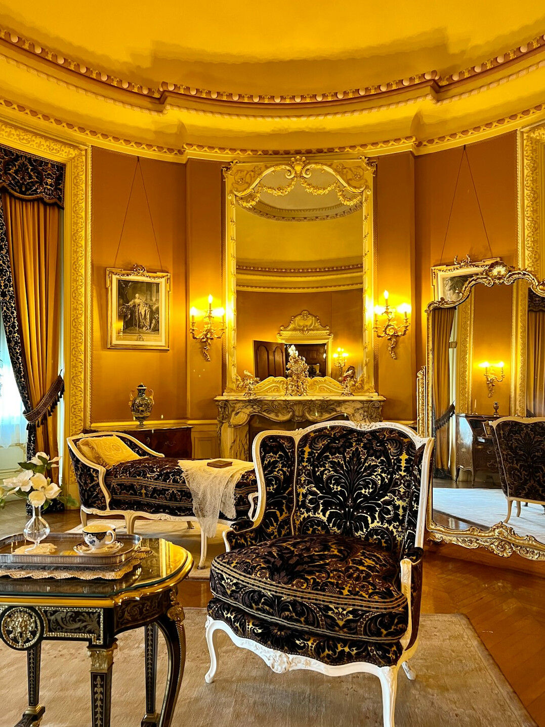 hollywood regency style